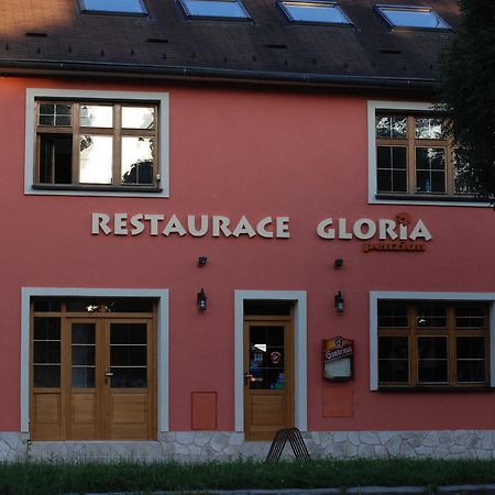 ホテル Gloria オロモウツ エクステリア 写真